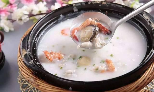 揭秘煲汤鲜味十足的秘密:焯水后,别用冷水冲,汤鲜味美超乎想象!