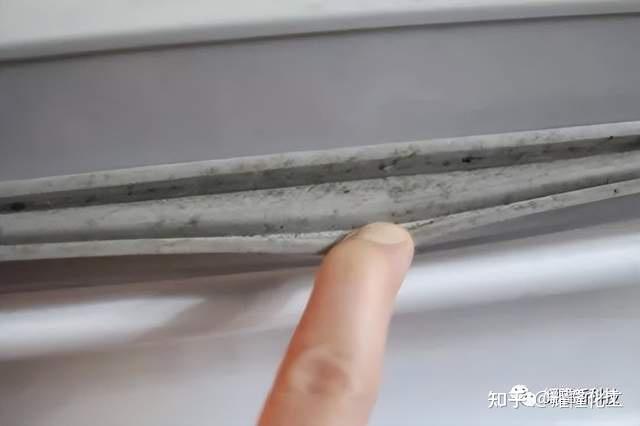 冰箱密封条发霉：酒精擦拭还是更换？从清洁到维护，全面指南，助你轻松应对冰箱密封条霉变问题。
