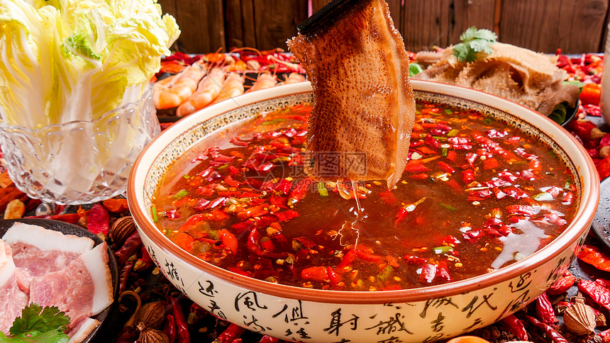 自制麻辣火锅底料：干辣椒和花椒的香气秘诀，轻松打造美味火锅