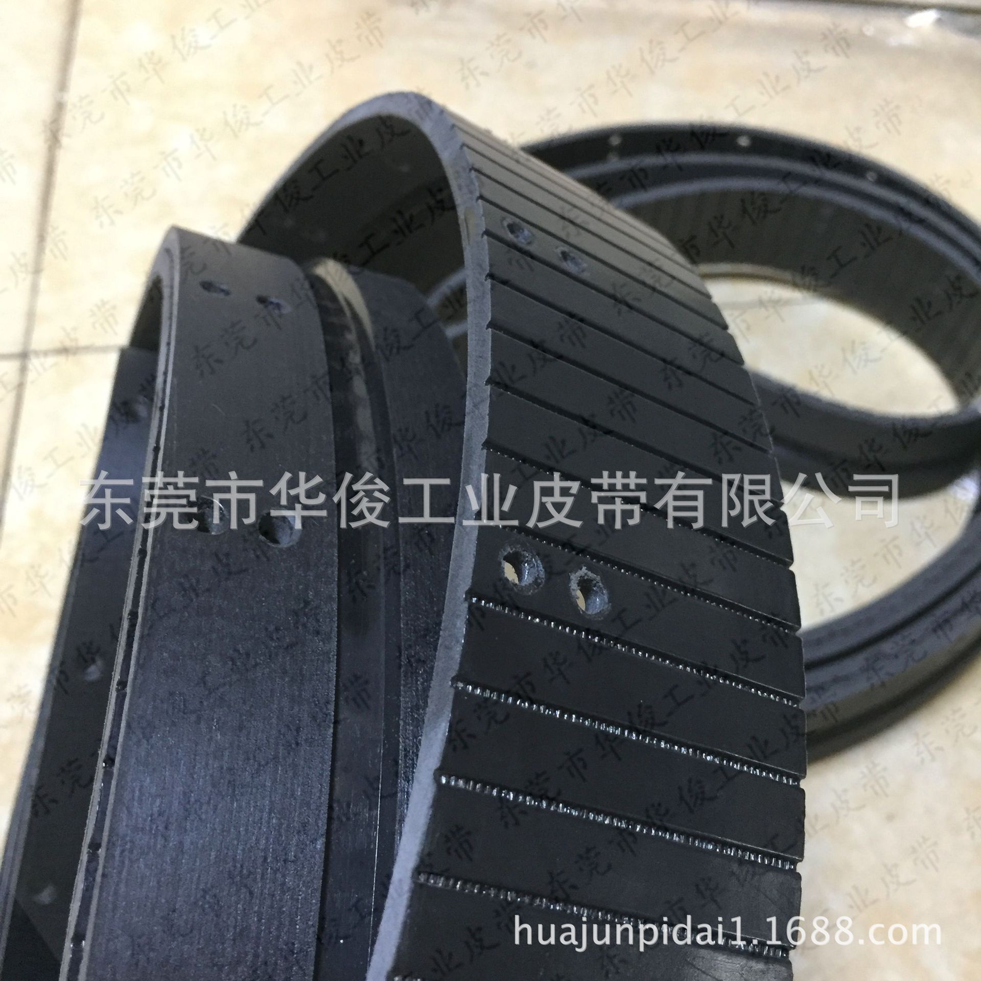 跑步机皮带打滑问题全面解决:松紧调节与润滑油使用指南