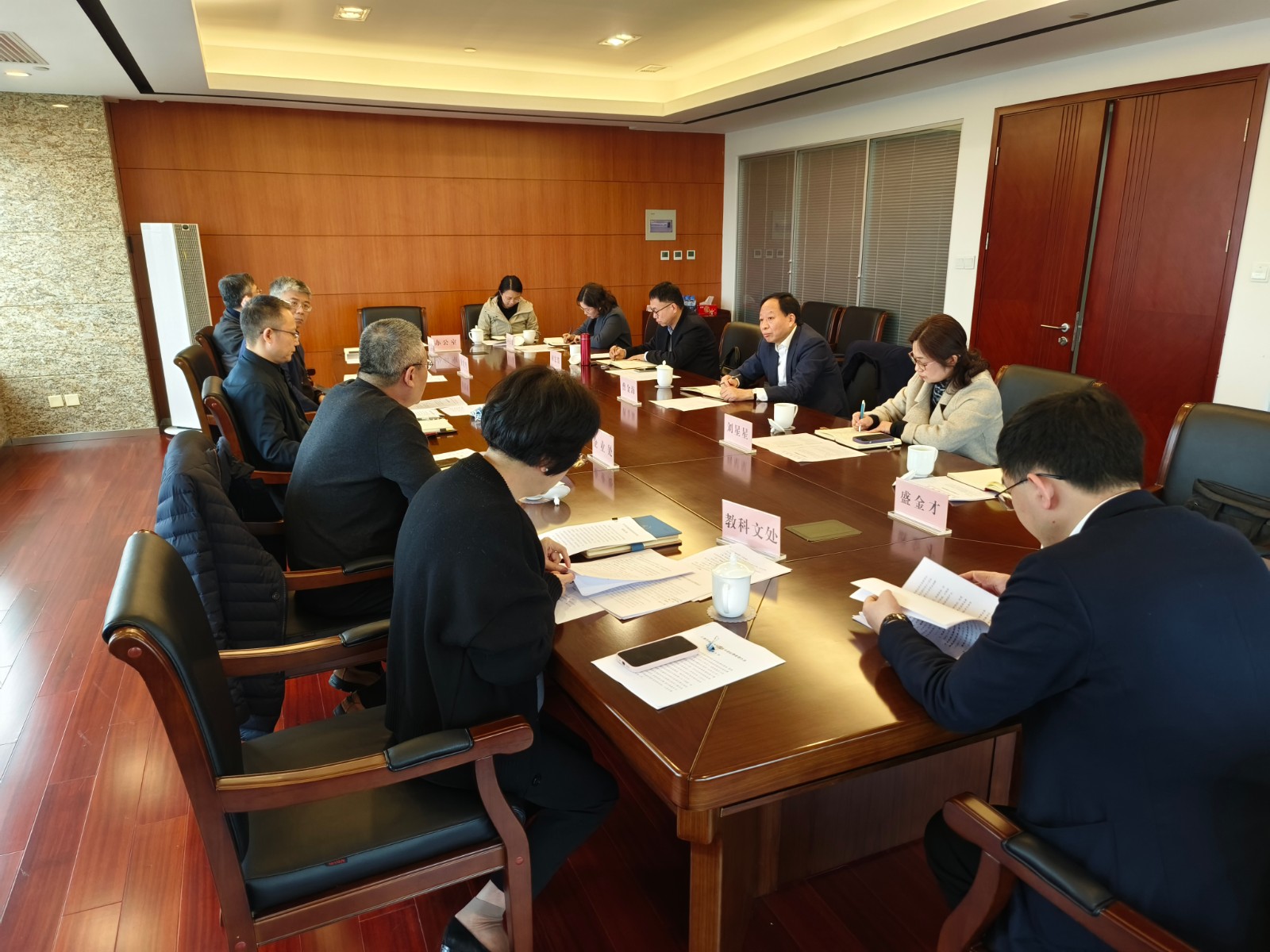 7月24日处女座运势解析:关注健康与洗手过度的皮肤困扰